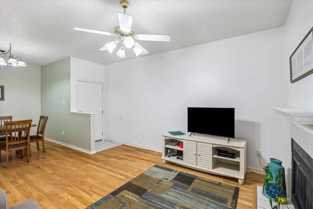 1601 Marsh Lane Carrollton TX 75006