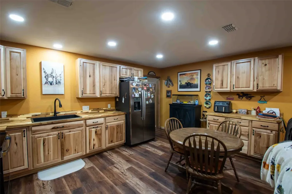 530 Holly Glen Murchison TX 75778