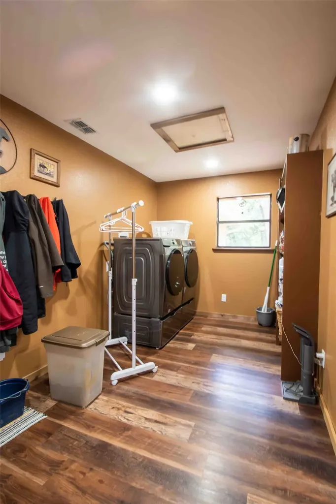 530 Holly Glen Murchison TX 75778