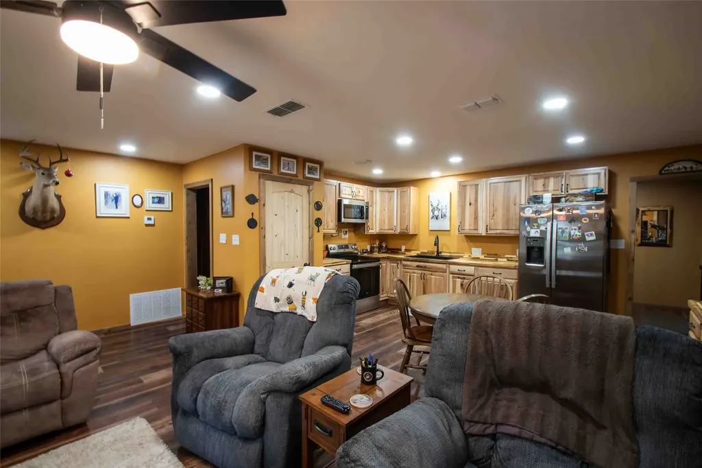 530 Holly Glen Murchison TX 75778