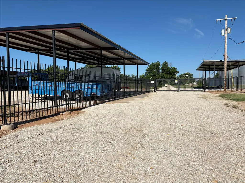 406 S Highway 79 Highway Olney TX 76374