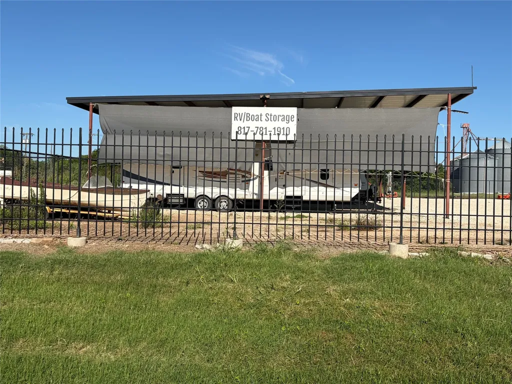 406 S Highway 79 Highway Olney TX 76374