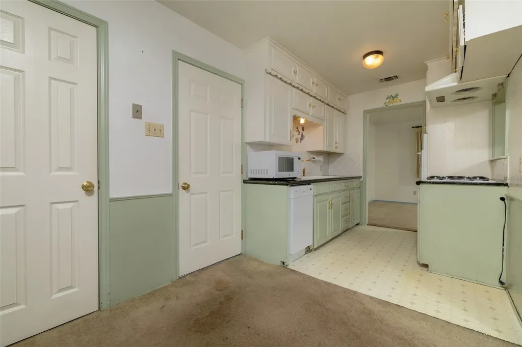 6604 Trailwood Drive Forest Hill TX 76140