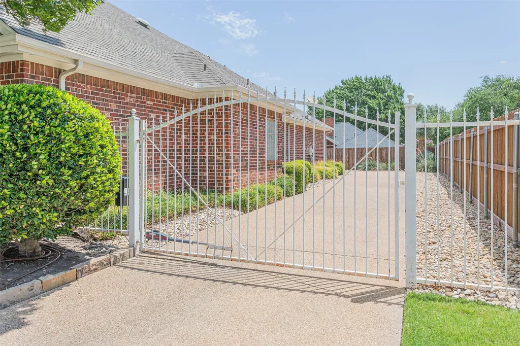 7005 Meadowside Road S Fort Worth TX 76132