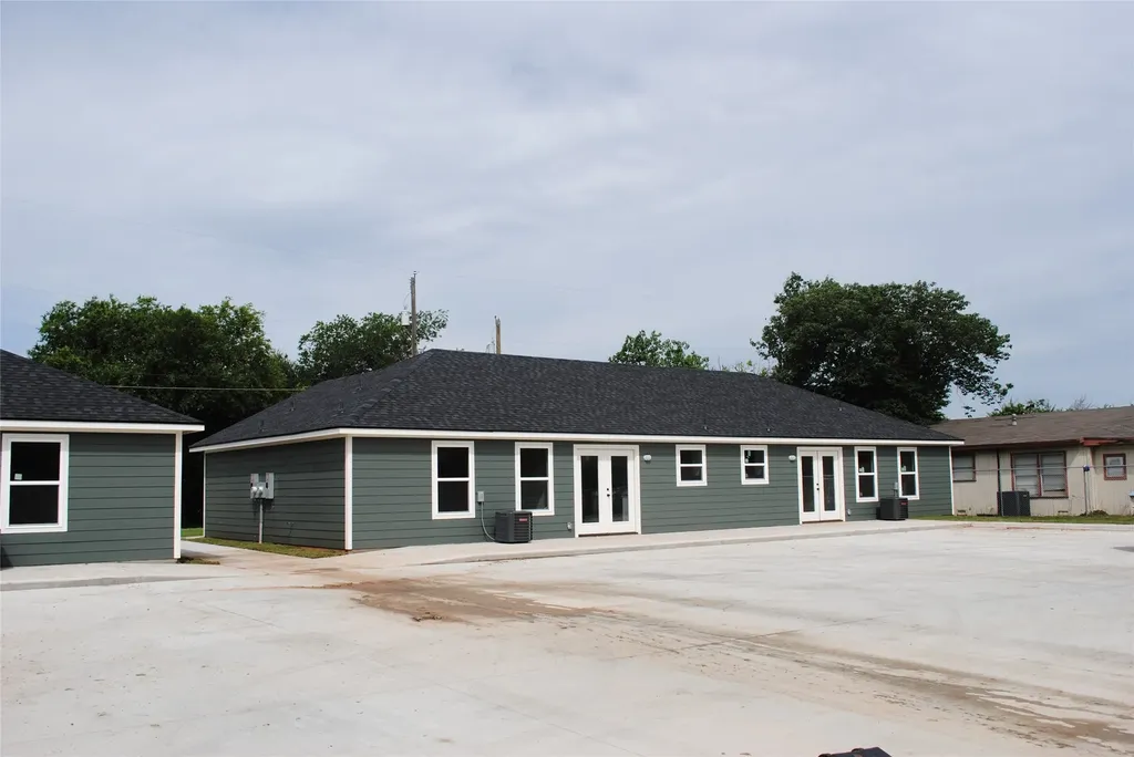 1517 Travis Street Bellmead TX 76705