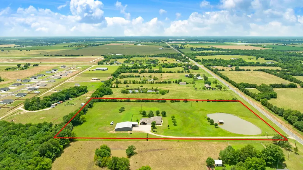 4141 Farm Road 2820 Sumner TX 75486