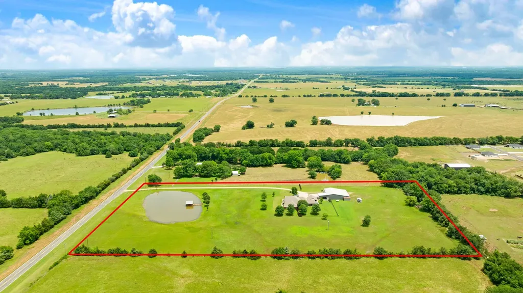 4141 Farm Road 2820 Sumner TX 75486