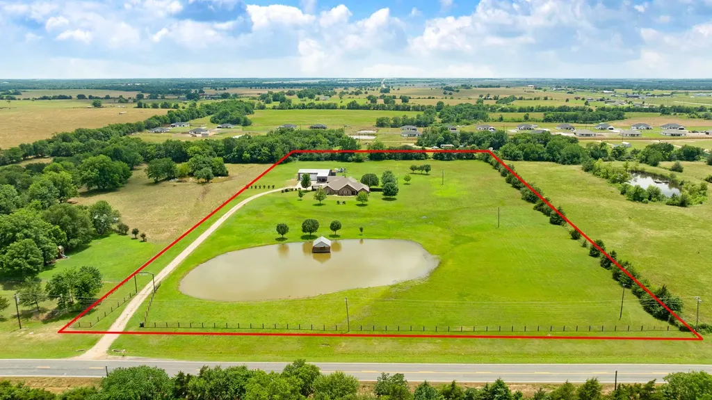 4141 Farm Road 2820 Sumner TX 75486