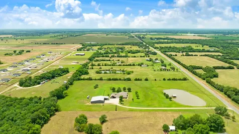 4141 Farm Road 2820 Sumner TX 75486