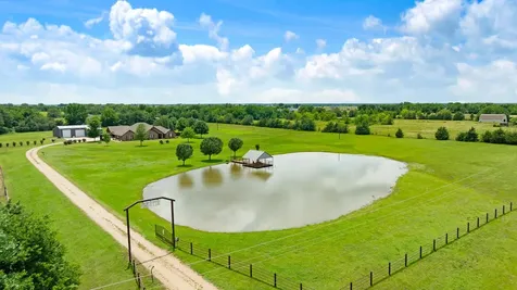 4141 Farm Road 2820 Sumner TX 75486