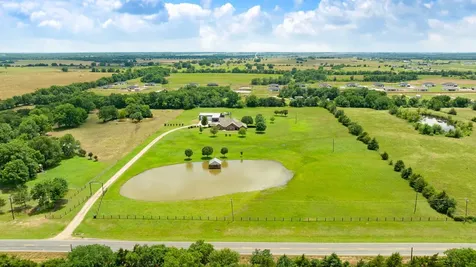 4141 Farm Road 2820 Sumner TX 75486