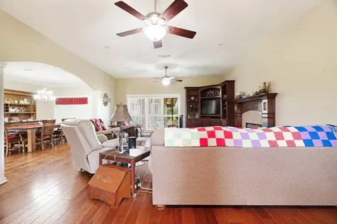 4141 Farm Road 2820 Sumner TX 75486