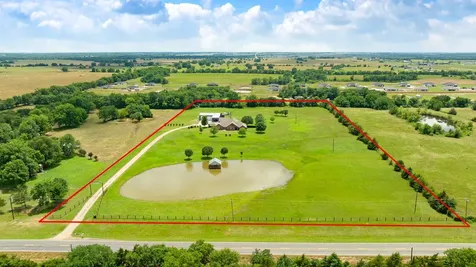 4141 Farm Road 2820 Sumner TX 75486