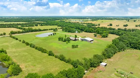 4141 Farm Road 2820 Sumner TX 75486