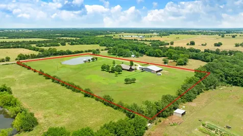 4141 Farm Road 2820 Sumner TX 75486