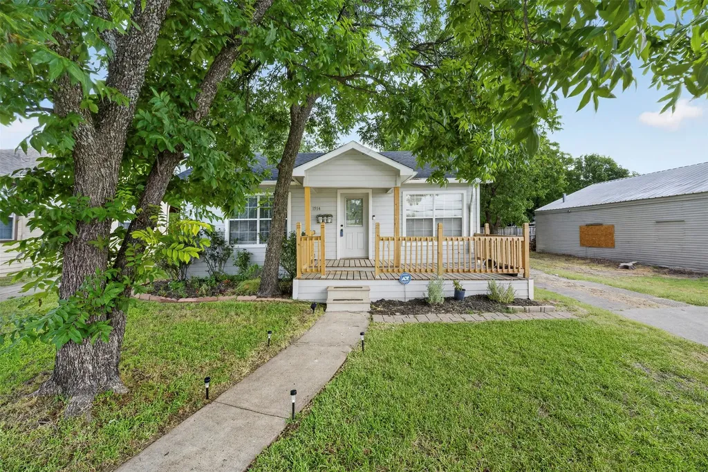 1914 Stanford Street Greenville TX 75401