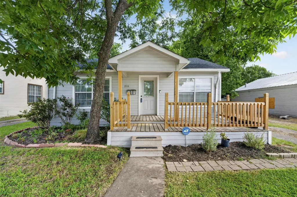 1914 Stanford Street Greenville TX 75401