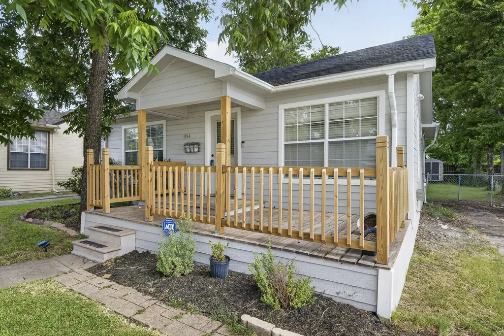 1914 Stanford Street Greenville TX 75401