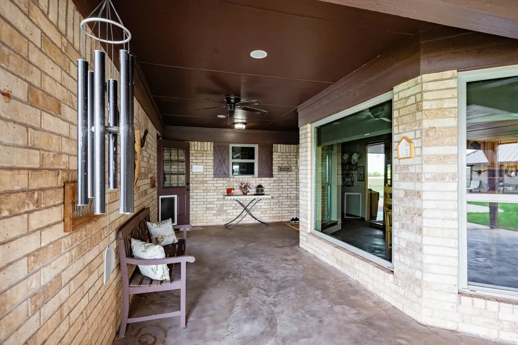 4946 County Road 410 Hawley TX 79525