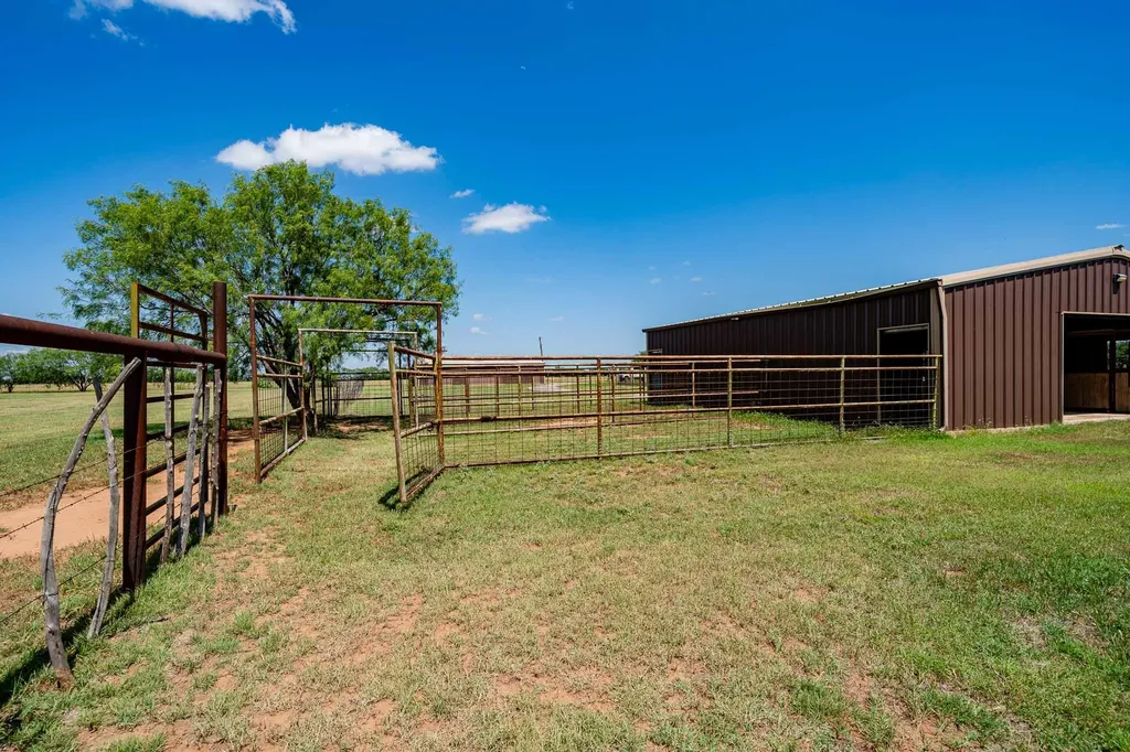 4946 County Road 410 Hawley TX 79525
