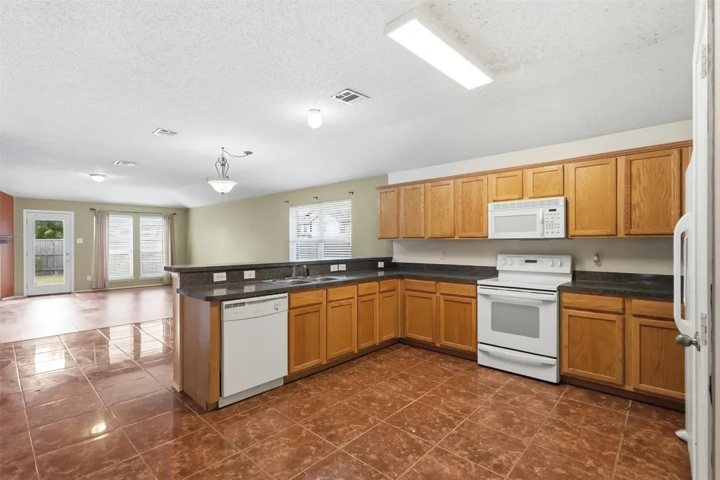 640 Canyon Place Desoto TX 75115