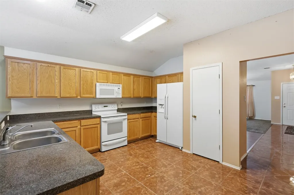 640 Canyon Place Desoto TX 75115