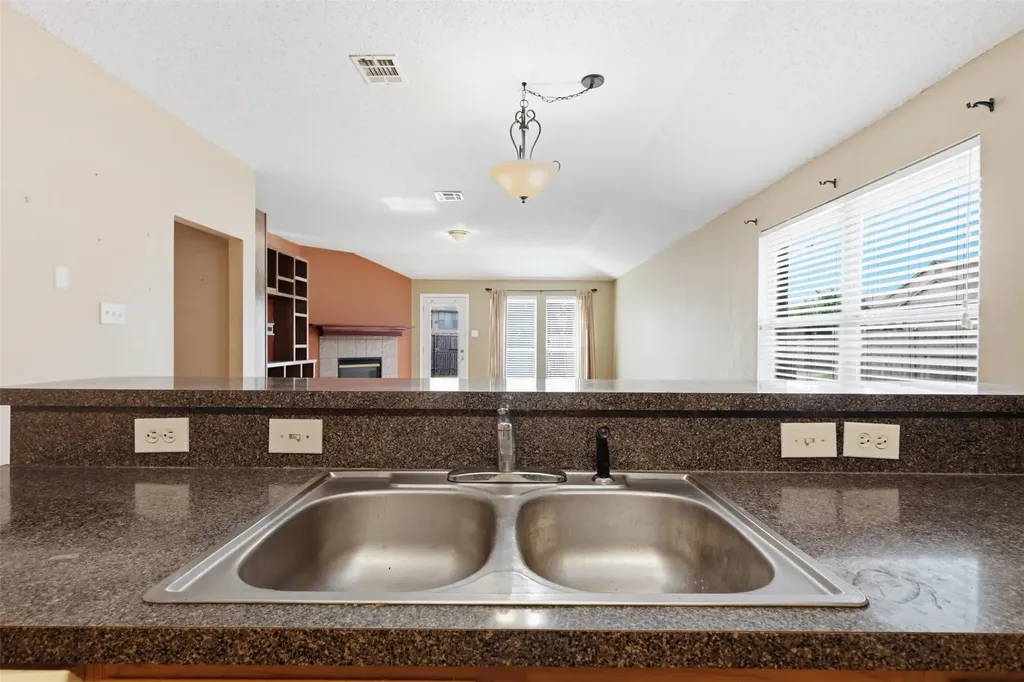 640 Canyon Place Desoto TX 75115