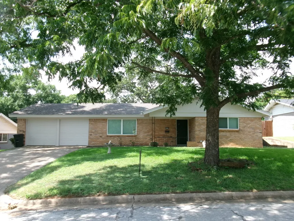 1610 Toplea Drive Euless TX 76040