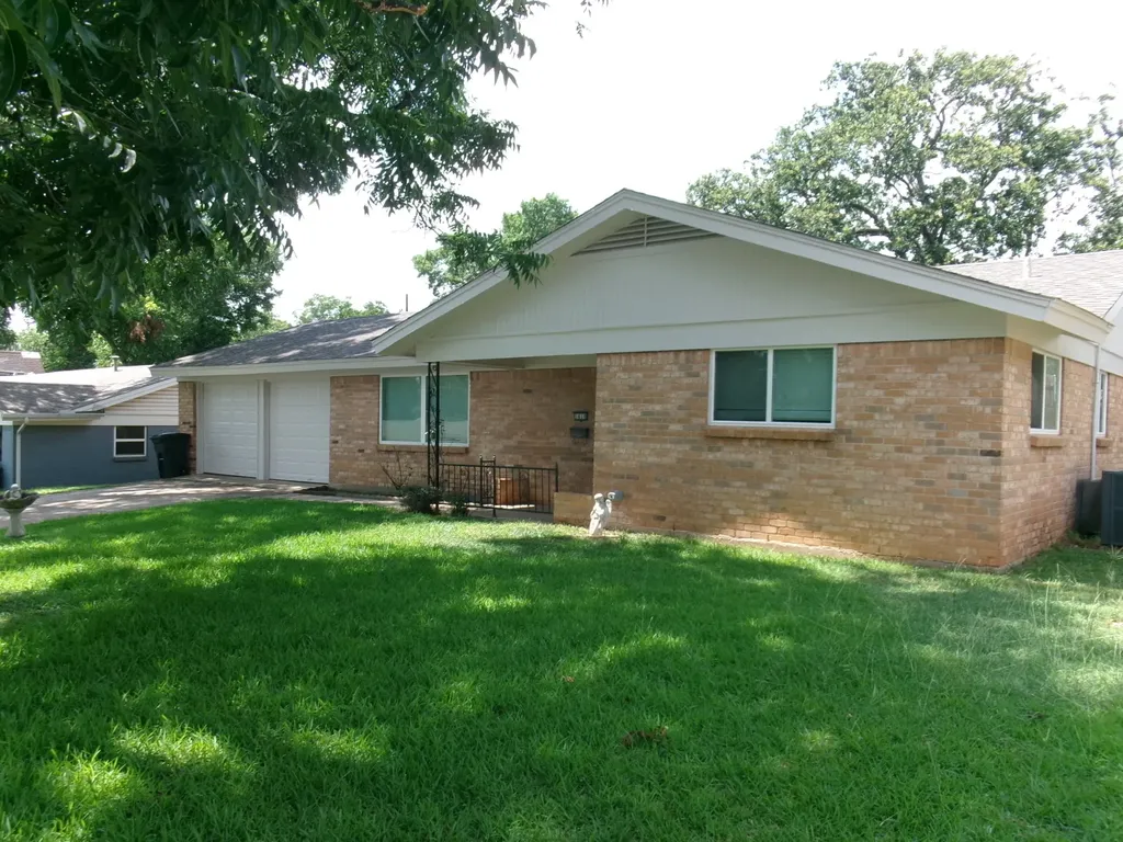 1610 Toplea Drive Euless TX 76040