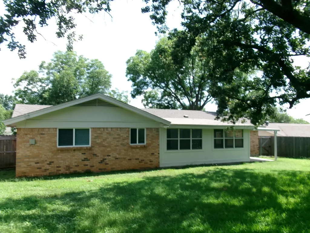 1610 Toplea Drive Euless TX 76040