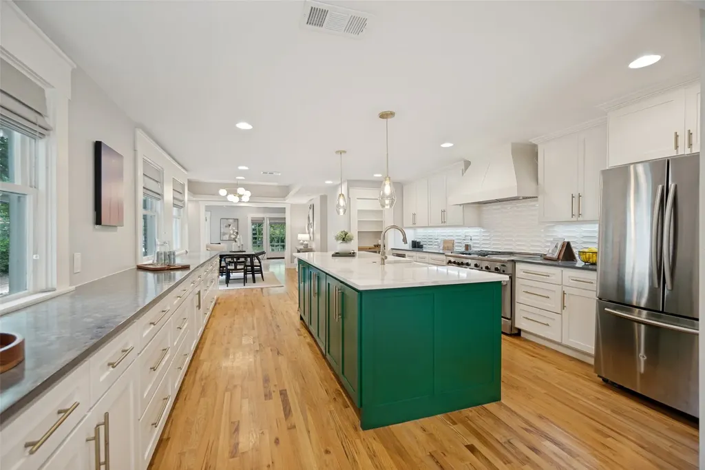 5621 Tremont Street Dallas TX 75214