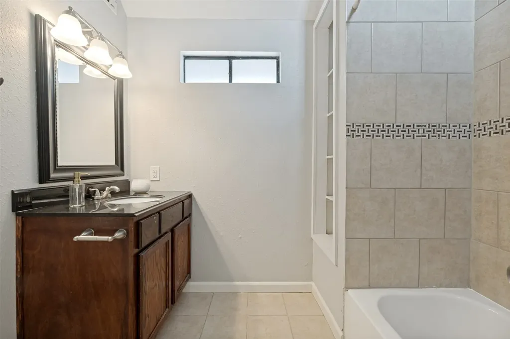 5621 Tremont Street Dallas TX 75214