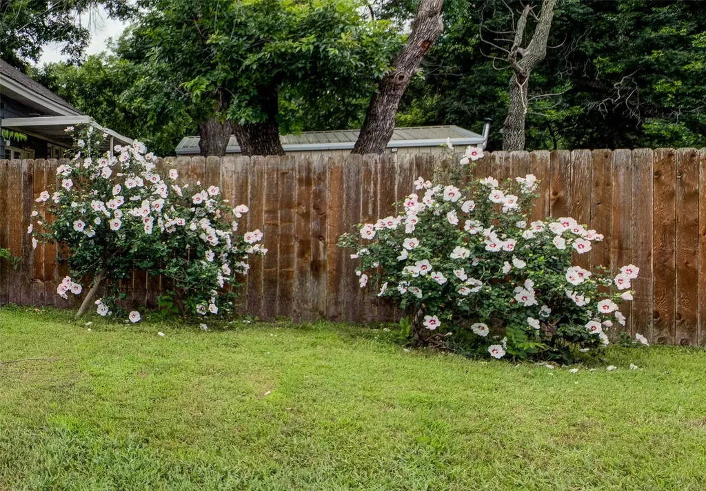 200 S Crane Street Alvord TX 76225