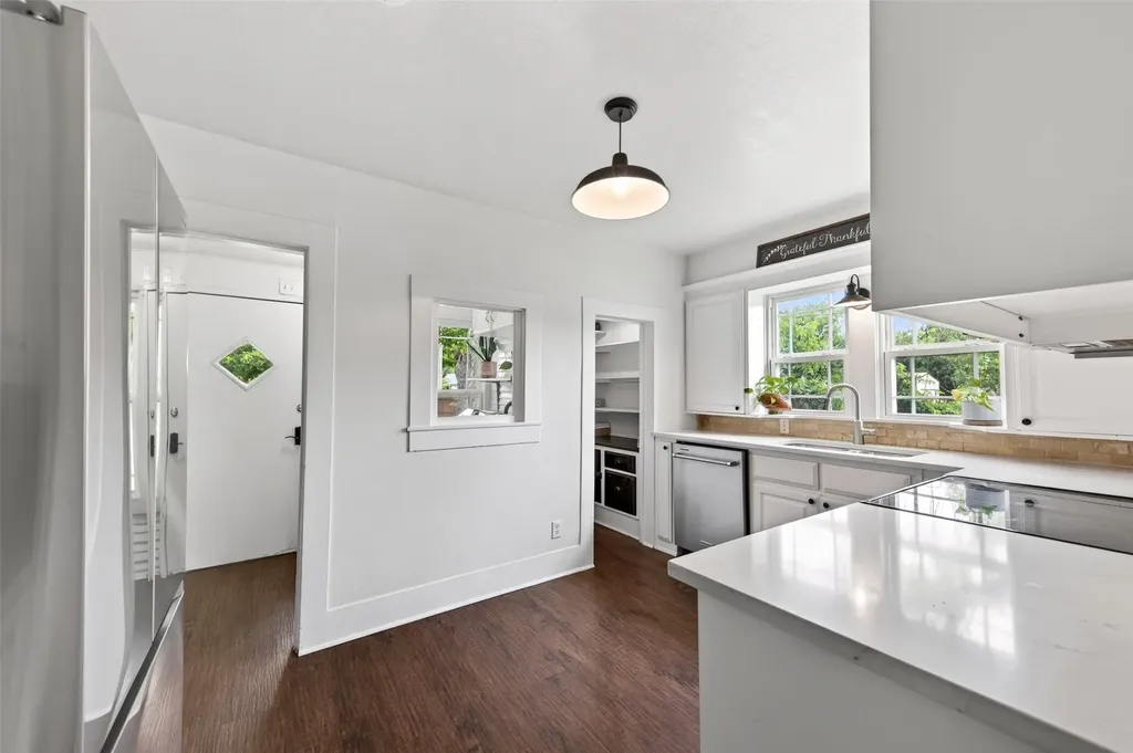 200 S Crane Street Alvord TX 76225