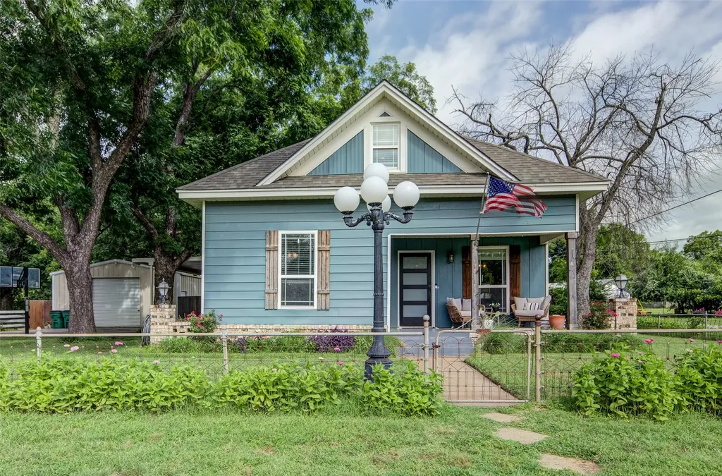 200 S Crane Street Alvord TX 76225