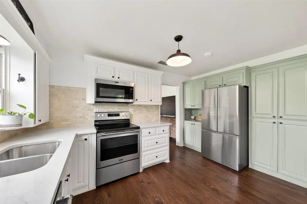 200 S Crane Street Alvord TX 76225