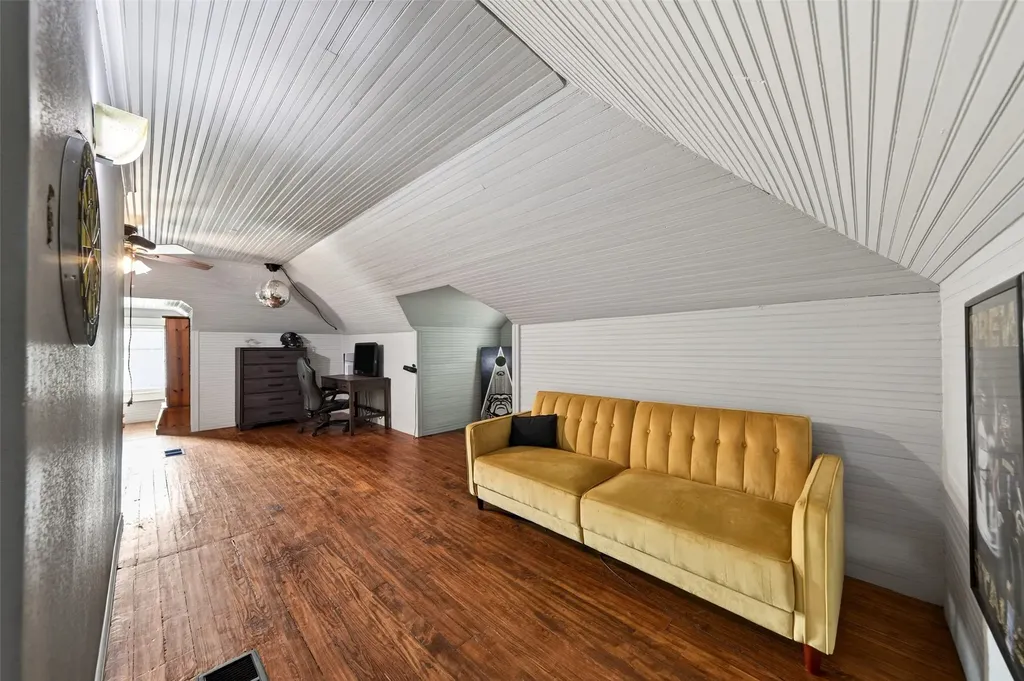 200 S Crane Street Alvord TX 76225