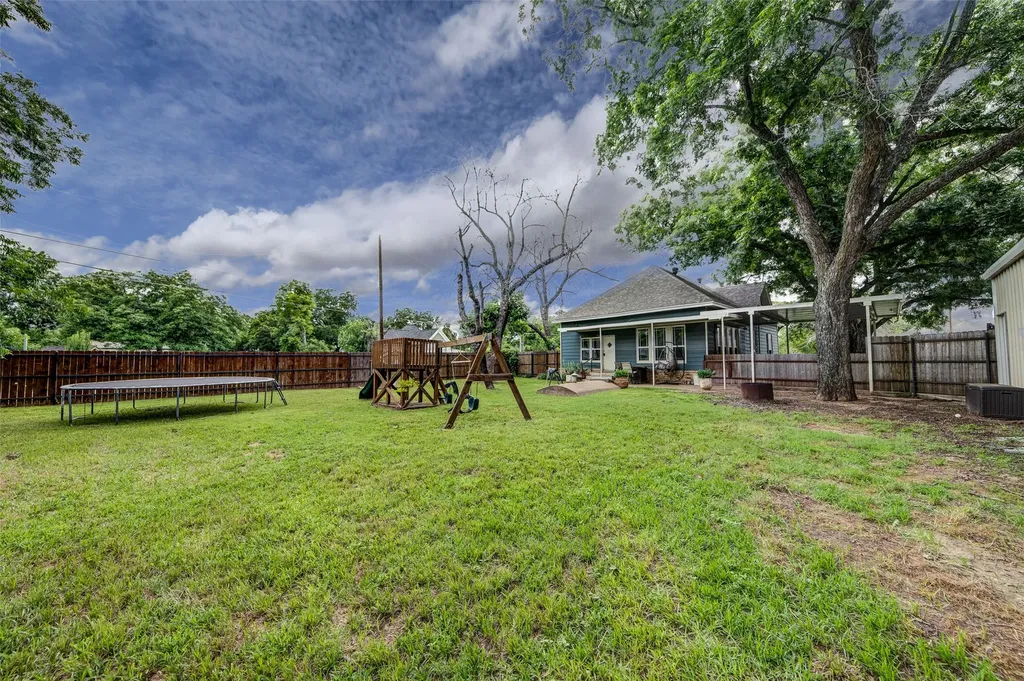 200 S Crane Street Alvord TX 76225