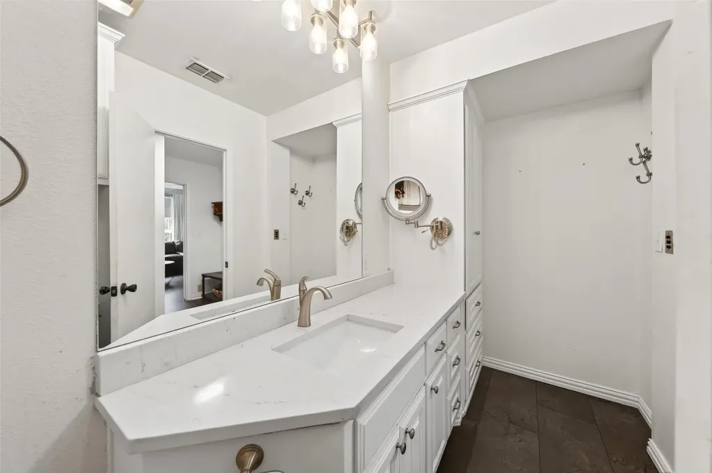 200 S Crane Street Alvord TX 76225