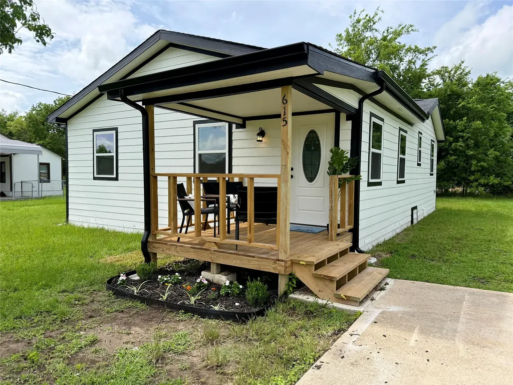 615 Smith Circle Point TX 75472