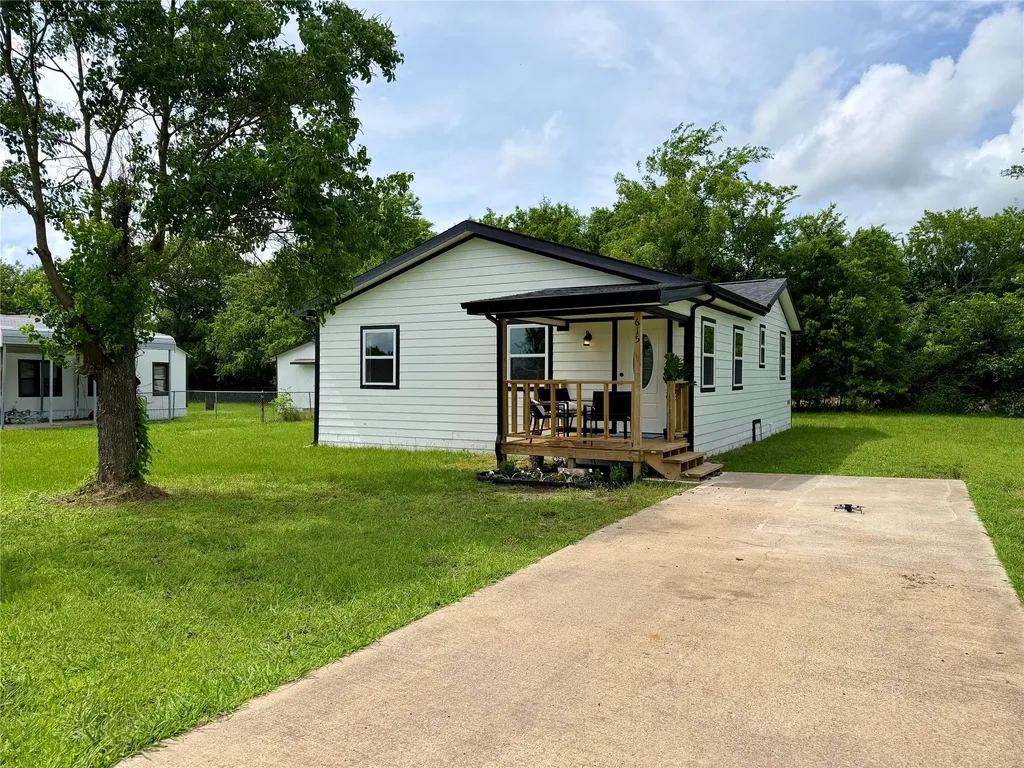615 Smith Circle Point TX 75472