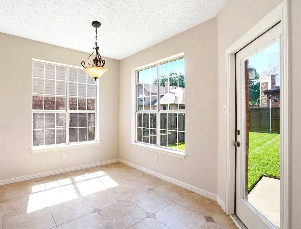 2421 Bowie Lane Grapevine TX 76051