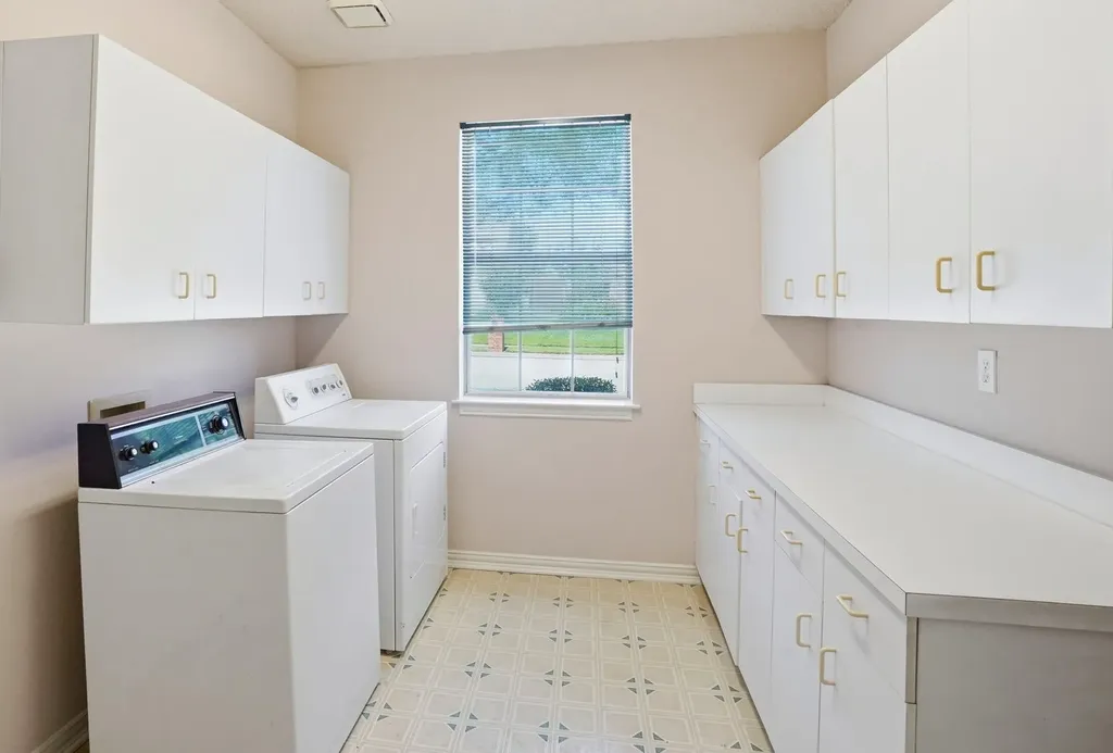 2421 Bowie Lane Grapevine TX 76051