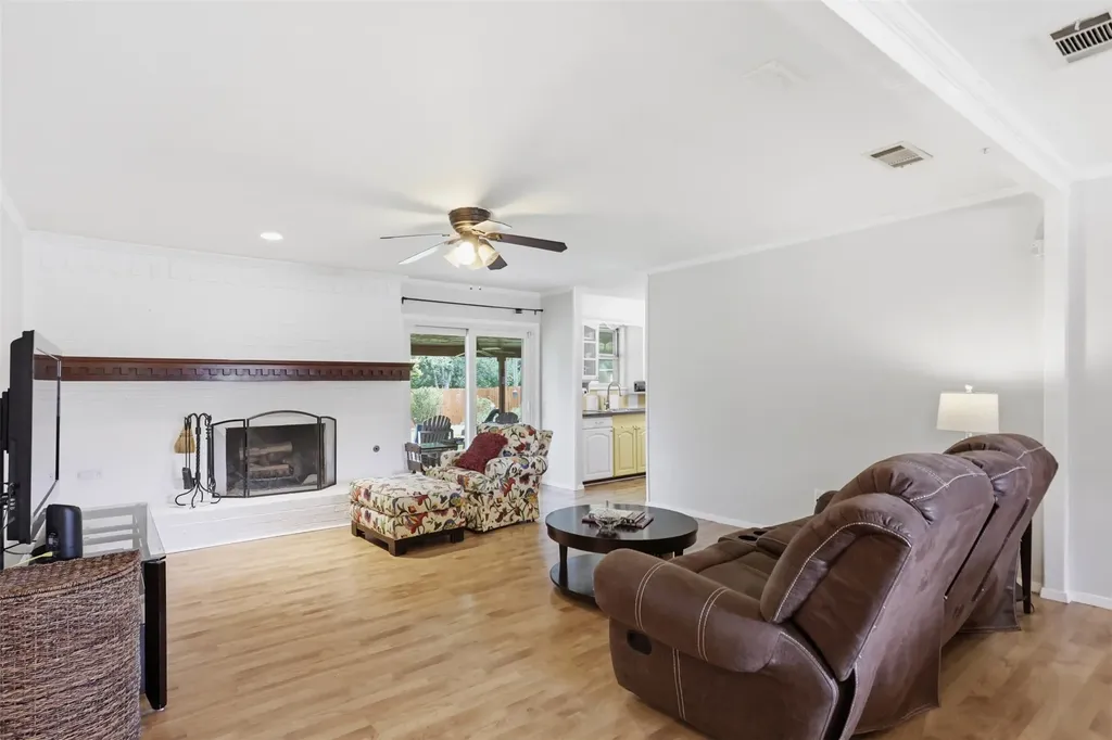 6104 Cliffside Drive Edgecliff Village TX 76134