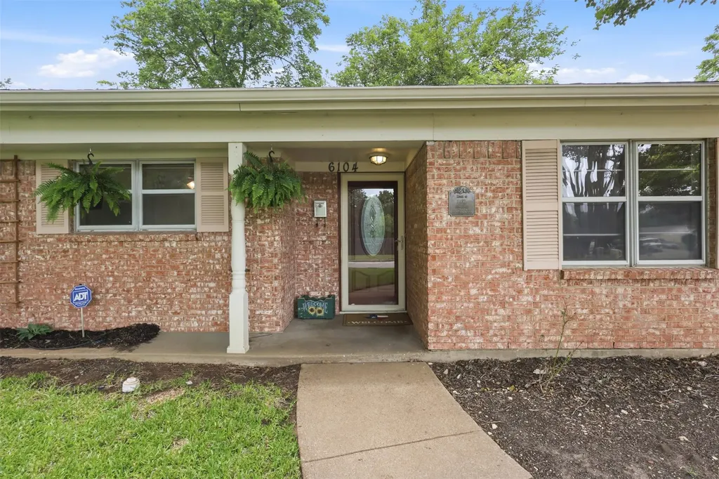 6104 Cliffside Drive Edgecliff Village TX 76134