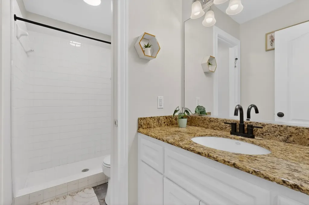 15144 Delaney Lane Talty TX 75126