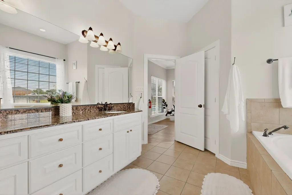 15144 Delaney Lane Talty TX 75126