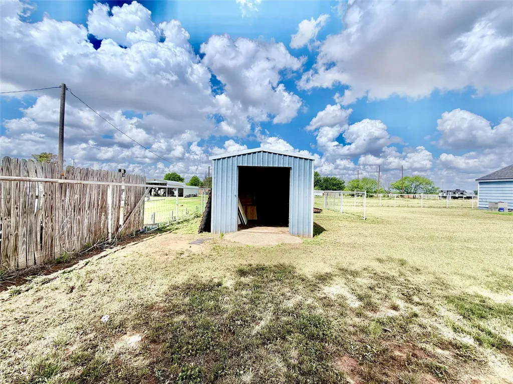 1220 Avenue G Hawley TX 79525