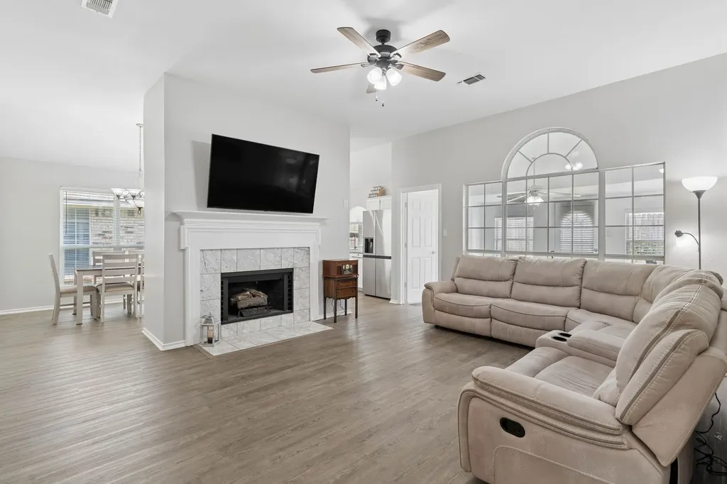 1909 Timberline Lane Sherman TX 75092