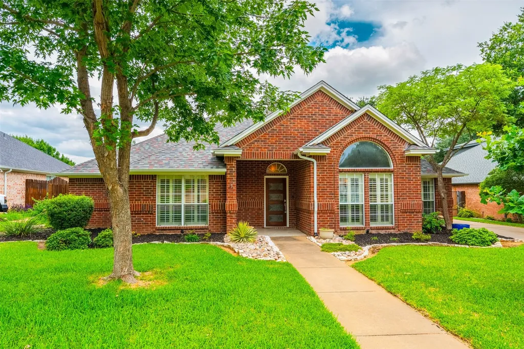 9108 High Oaks Drive North Richland Hills TX 76182